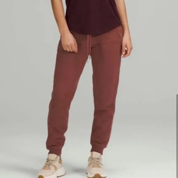 Lululemon Scuba High Rise Jogger Sweatpants Smokey Red 6 - Picture 2 of 12